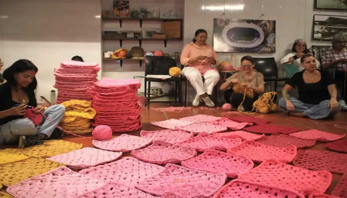 Primer árbol navideño en Colombia…hecho en croché